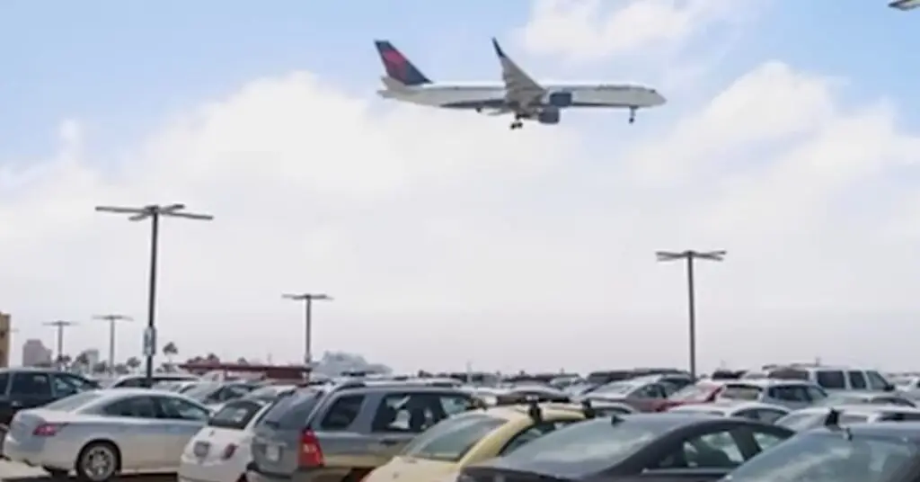Vehicle tax in India"भारत में वाहन रखने पर लगने वाले करों के बारे में जानें" 2 Airport parking tax